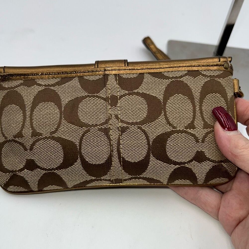 COACH‎ SPECIAL EDITION Fall 2004 Leather Signature Wristlet Bronze Buckle - Picture 5 of 12